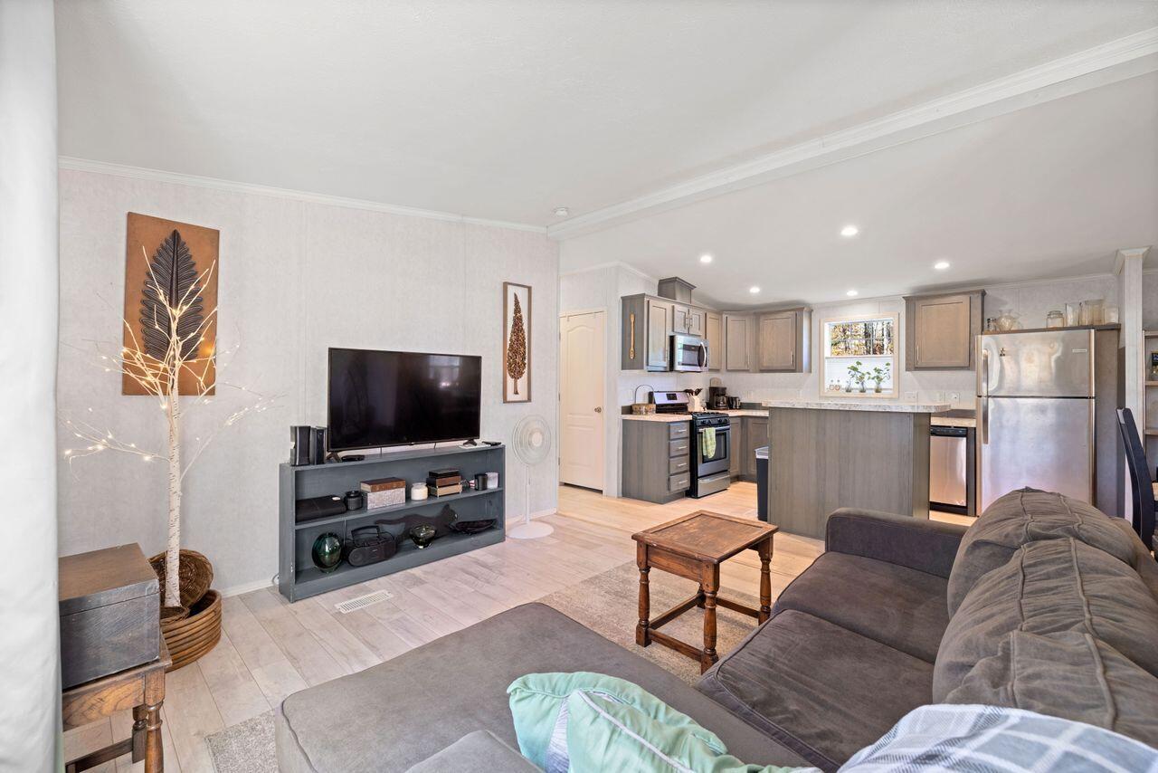1038 Portland Road, Unit 11 Saco, ME 04072 - Photo 13 of 29 3G0A9039