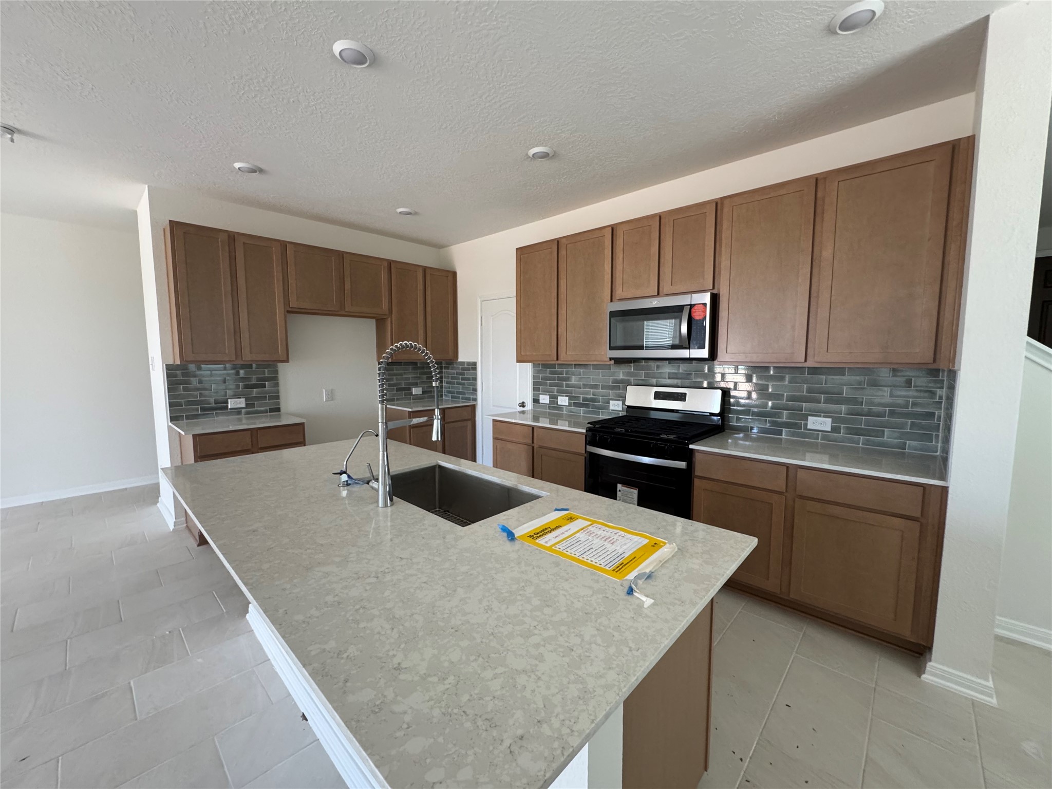 6415 Kentfield Drive Rosharon, TX 77583 - Photo 6 of 21 Open-concept kitchen