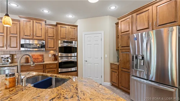 $599,000 | 86 Beacon Hill Drive, Lake Ozark, MO 65049