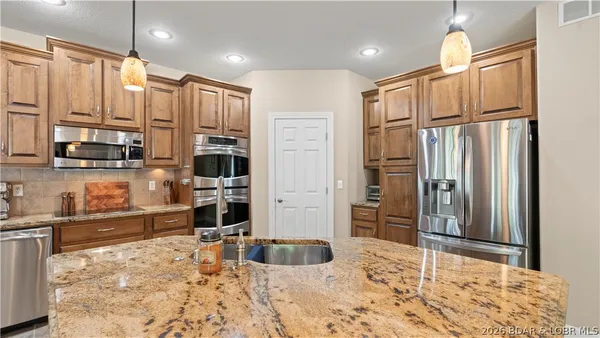 $599,000 | 86 Beacon Hill Drive, Lake Ozark, MO 65049