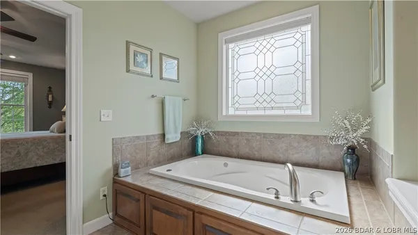$599,000 | 86 Beacon Hill Drive, Lake Ozark, MO 65049