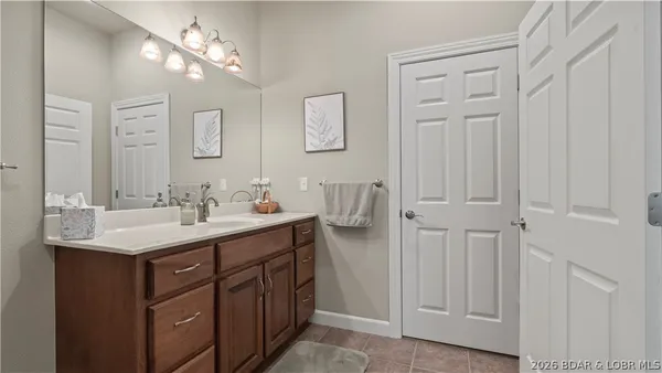 $599,000 | 86 Beacon Hill Drive, Lake Ozark, MO 65049