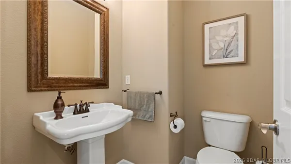 $599,000 | 86 Beacon Hill Drive, Lake Ozark, MO 65049