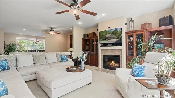 $599,000 | 86 Beacon Hill Drive, Lake Ozark, MO 65049