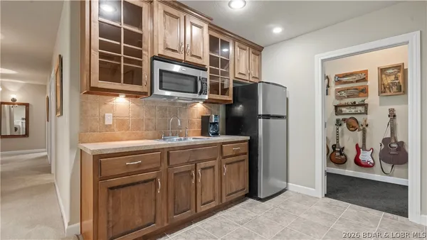 $599,000 | 86 Beacon Hill Drive, Lake Ozark, MO 65049