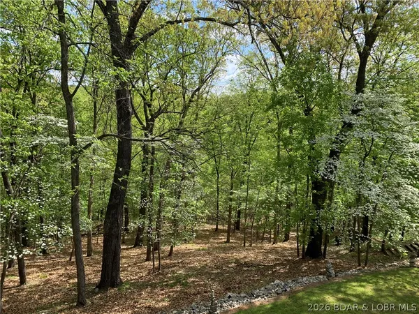 $599,000 | 86 Beacon Hill Drive, Lake Ozark, MO 65049