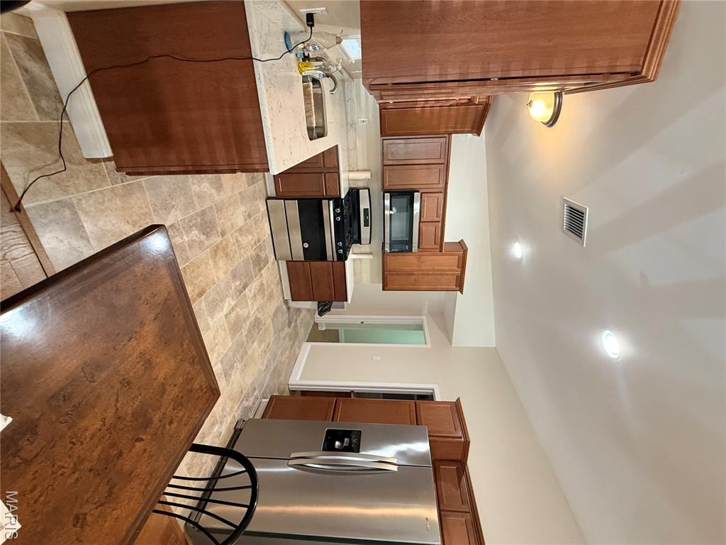905 Madison Street Gillespie, IL 62033 - Photo 9 of 12