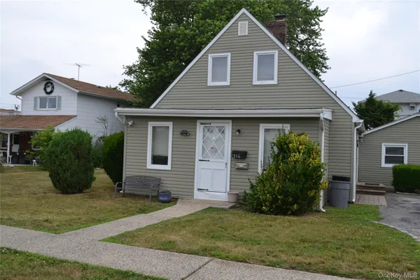 $799,000 | 516 Long Beach Road, Island Park, NY 11558