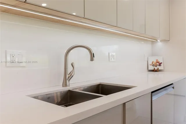 a close view of sink and tap