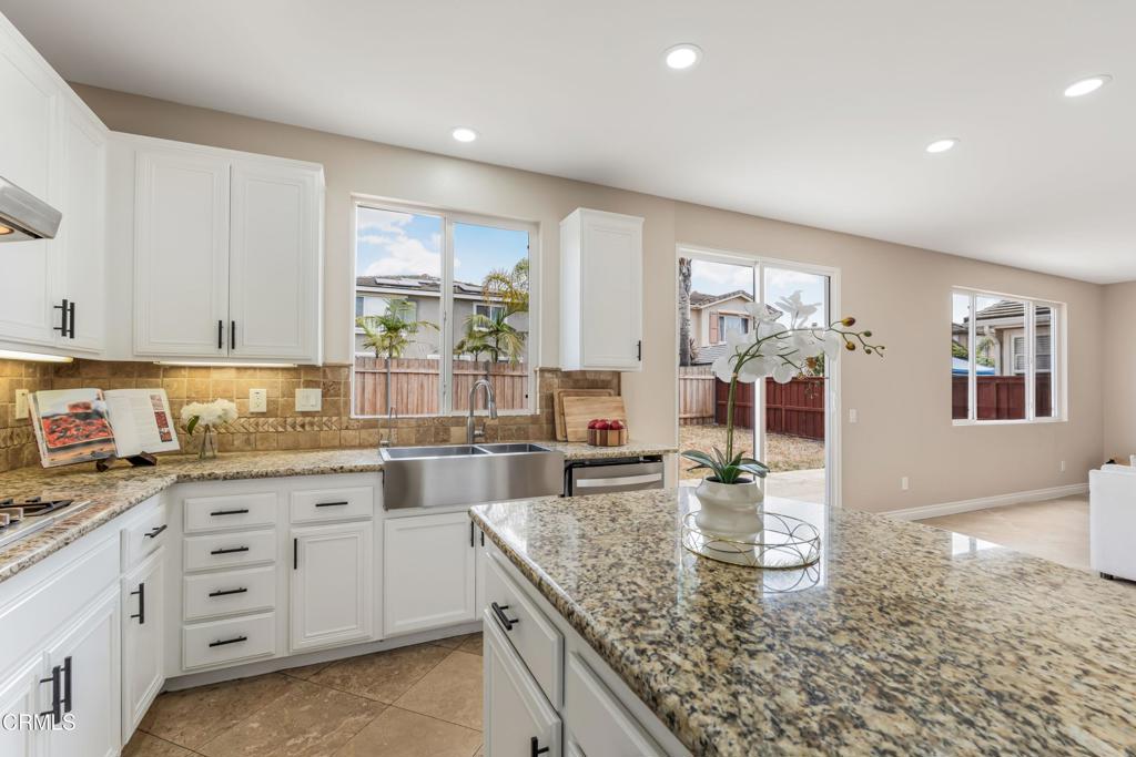 341 Huerta Street Oxnard, CA 93030 - Photo 10 of 33