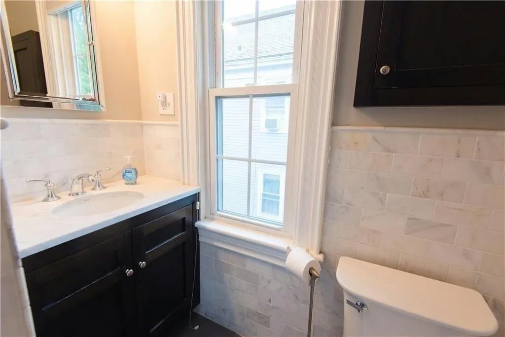 20 Carroll Avenue Newport, RI 02840 - Photo 19 of 26