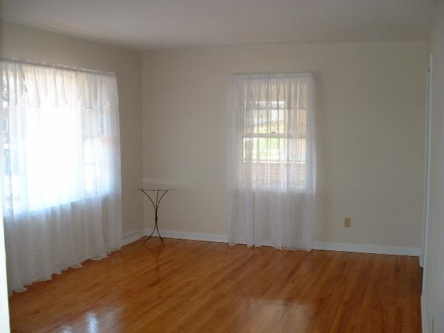 3312 Frontier Road Northwest Roanoke, VA 24012 - Photo 2 of 6 Livingroom