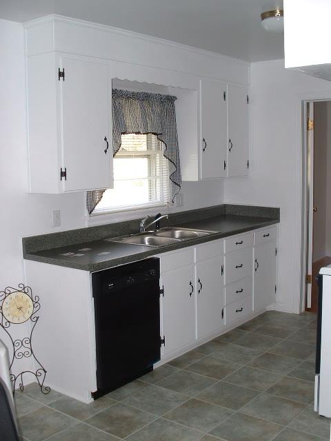3312 Frontier Road Northwest Roanoke, VA 24012 - Photo 3 of 6 Kitchen