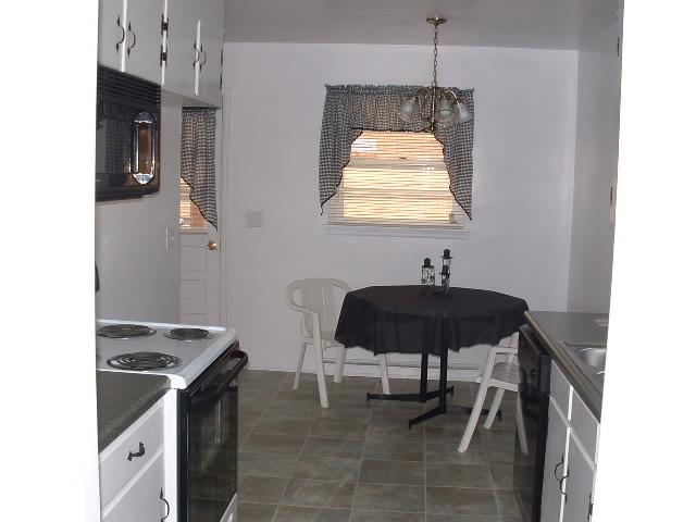 3312 Frontier Road Northwest Roanoke, VA 24012 - Photo 4 of 6 Kitchen Eat in