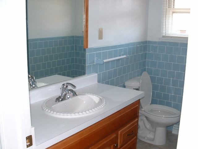 3312 Frontier Road Northwest Roanoke, VA 24012 - Photo 5 of 6 Bath