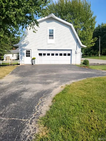 $319,000 | 6442 East 100 North, Montgomery, IN 47558