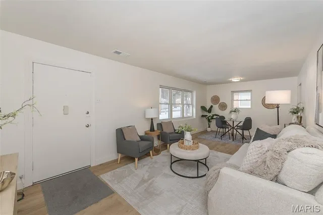$135,000 | 1055 St Marie Street, Florissant, MO 63031
