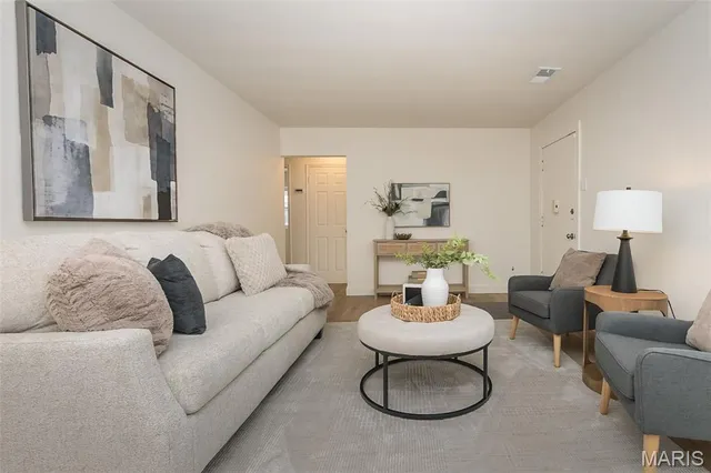 $135,000 | 1055 St Marie Street, Florissant, MO 63031