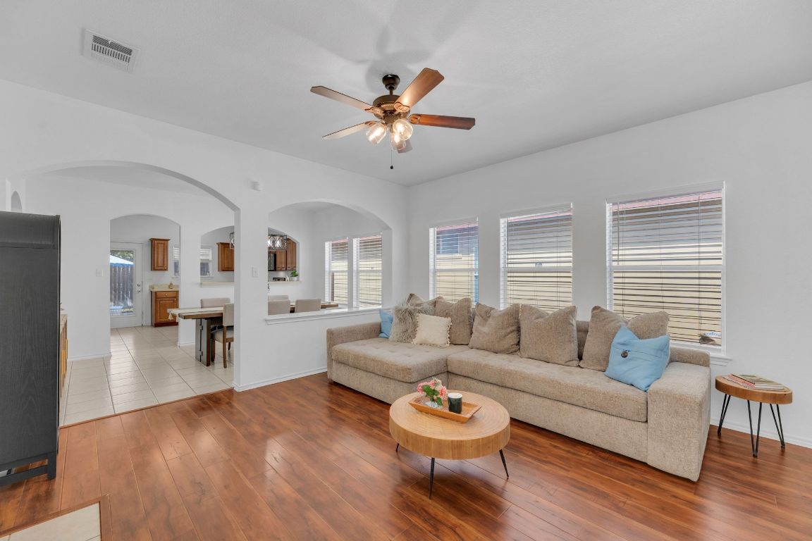 8901 Meridian Oak Lane Austin, TX 78744 - Photo 7 of 26 a living room with furniture