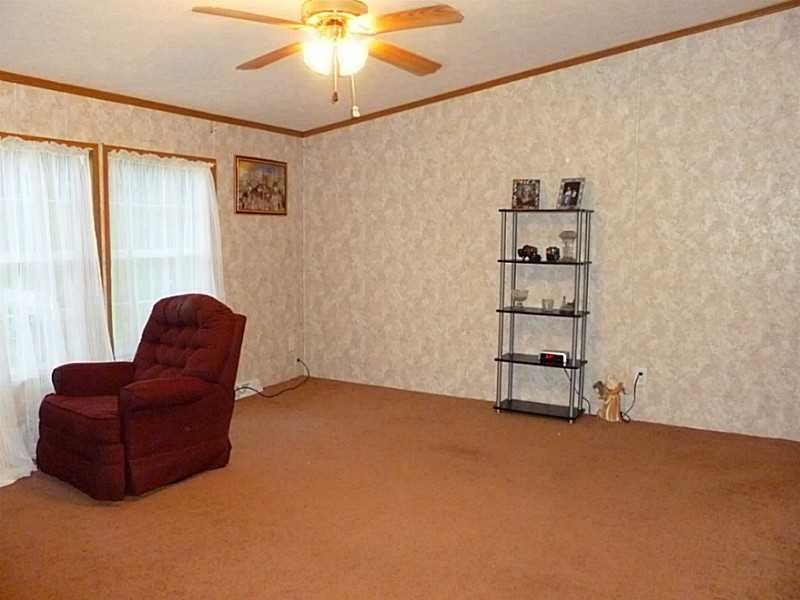 120 B Village Road Aliquippa, PA 15001 - Photo 14 of 20 Den/Family/Great Room.