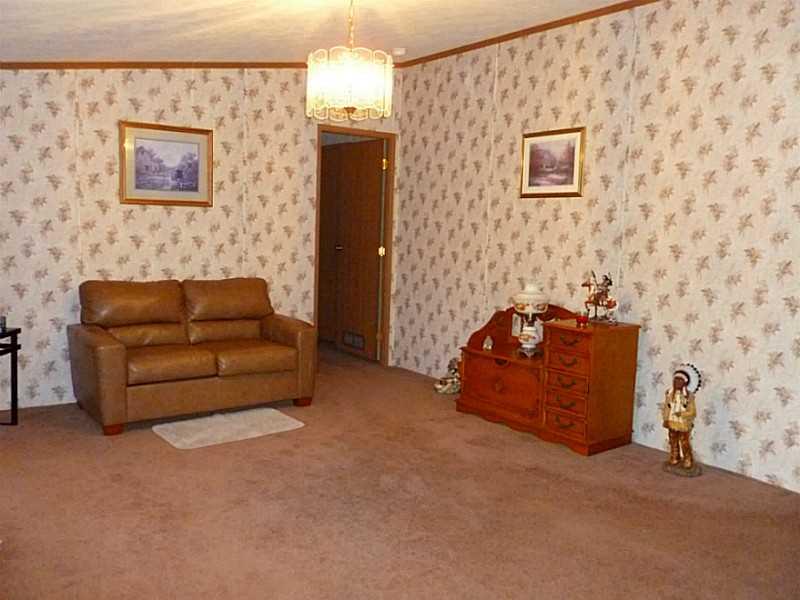 120 B Village Road Aliquippa, PA 15001 - Photo 9 of 20 Living Room.