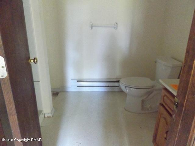 191 Ruffed Grouse Road Bushkill, PA 18324 - Photo 5 of 9 bathroom1
