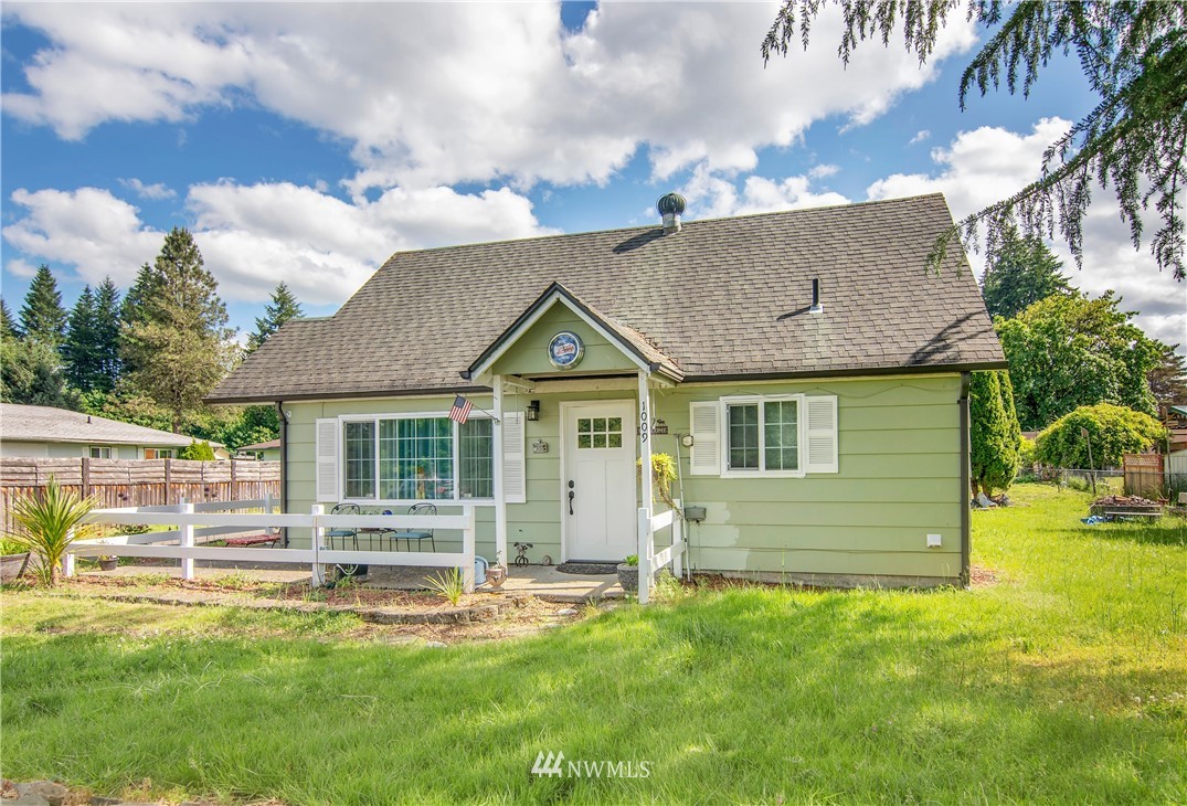 1009 Hilltop Road Winlock, WA 98596 - Photo 1 of 22 a view of a house with a yard