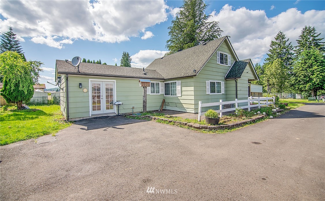 1009 Hilltop Road Winlock, WA 98596 - Photo 2 of 22 a view of a house with a yard and large tree