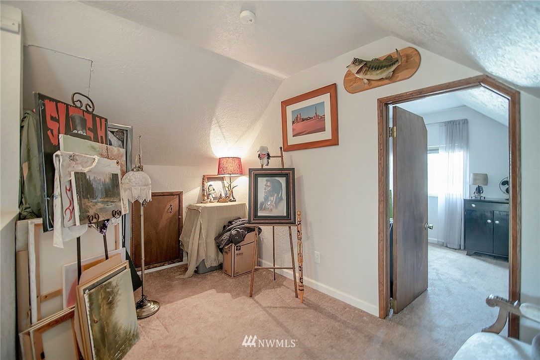 1009 Hilltop Road Winlock, WA 98596 - Photo 14 of 22 a view of a room with gym equipment