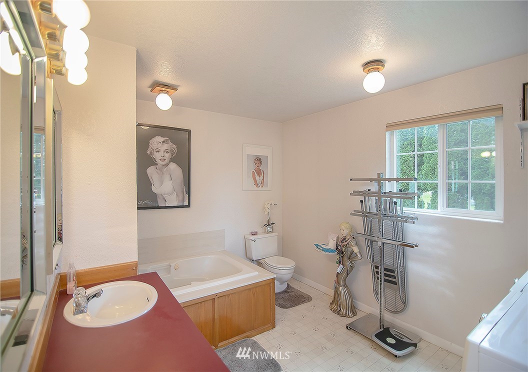 1009 Hilltop Road Winlock, WA 98596 - Photo 16 of 22 a bathroom with a sink mirror vanity and toilet
