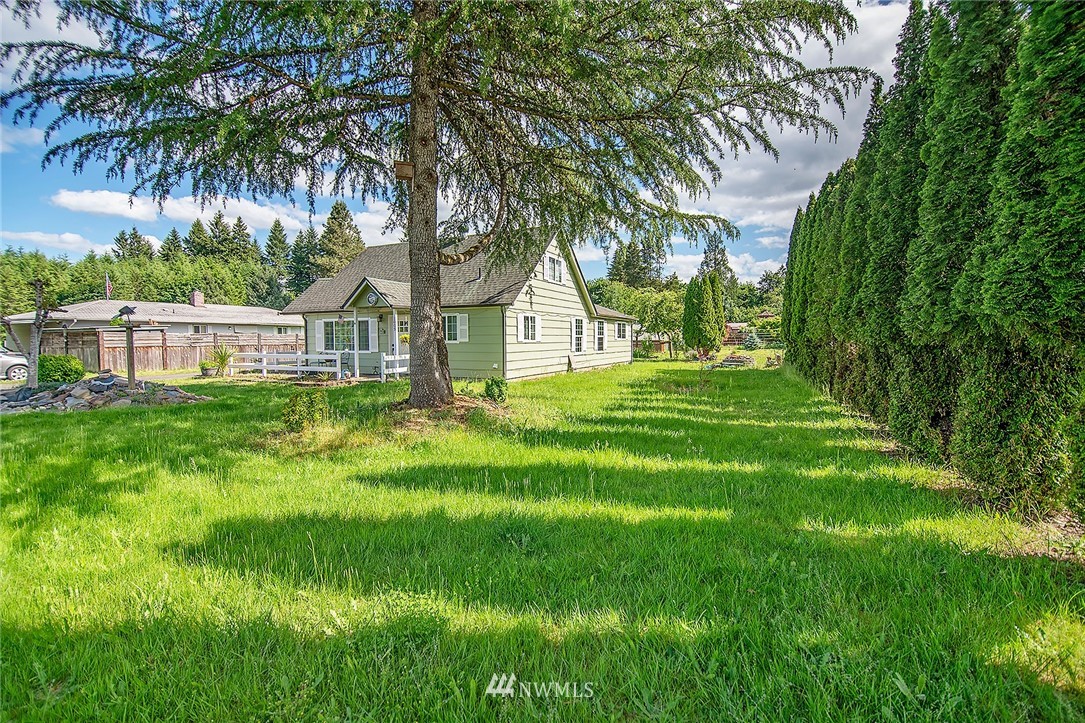 1009 Hilltop Road Winlock, WA 98596 - Photo 20 of 22 a house with garden in front of it
