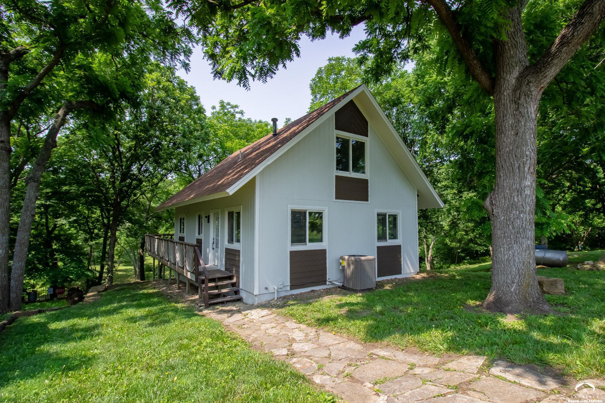 5366 Choctaw Lane, McLouth, KS 66054 Compass