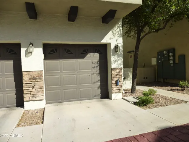 $1,995 | 2727 North Price Road, Unit 28, Chandler, AZ 85224