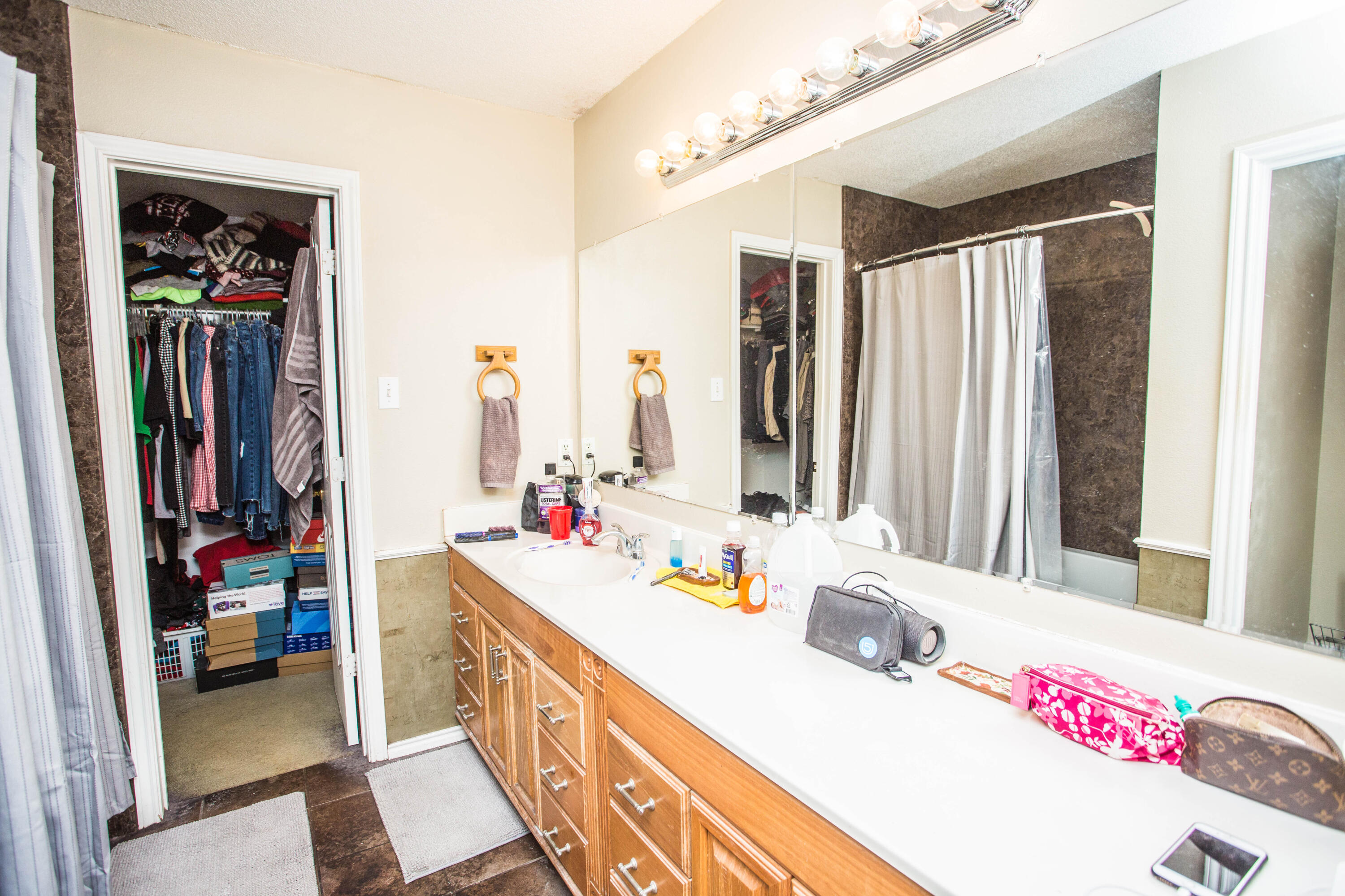 906 Xavier Street, Unit 1 Lubbock, TX 79403 - Photo 20 of 46 a bathroom with a sink vanity tub and a mirror