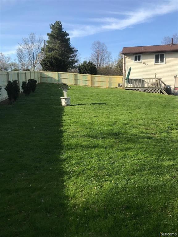 476 Harmon Road Howell, MI 48843 - Photo 3 of 32