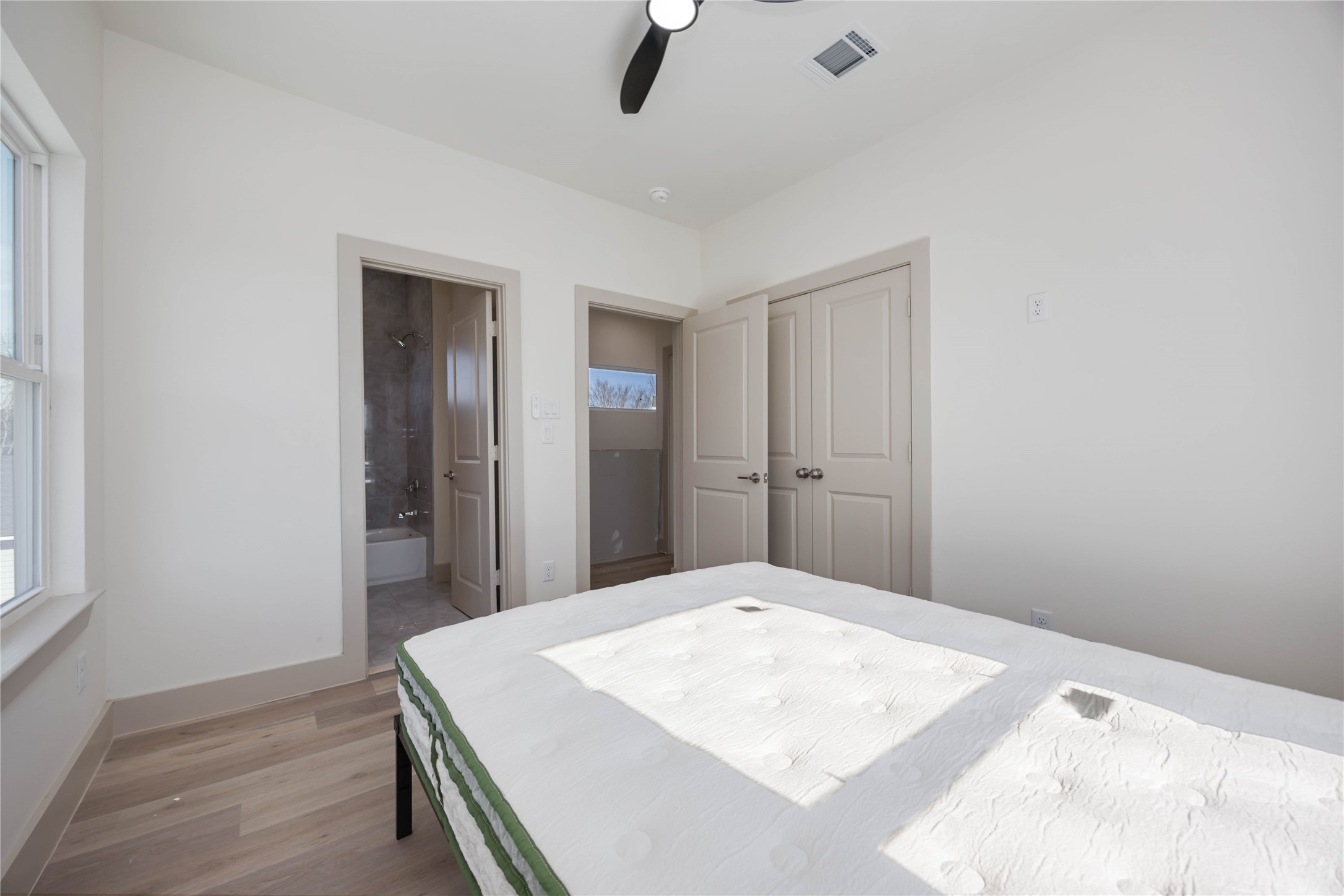 3206 Retta Street Houston, TX 77026 - Photo 12 of 19 a bed room with a bed