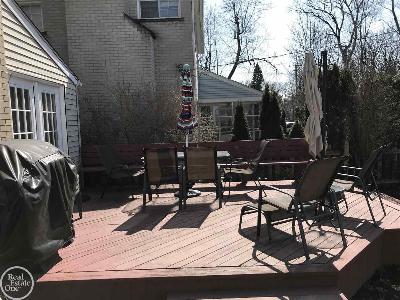 120 Maplefield Road Pleasant Ridge, MI 48069 - Photo 33 of 35 50009912-32.JPG