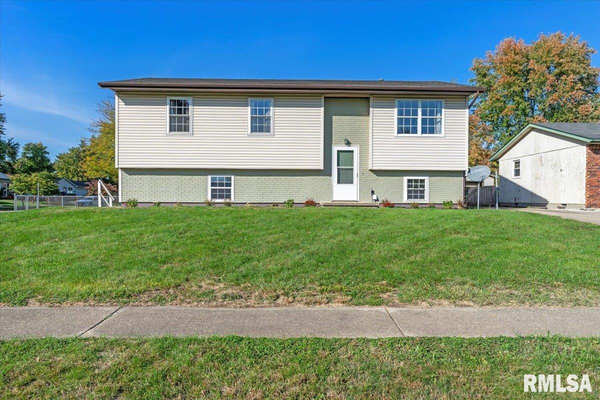 2901 Stokebridge Road Springfield, IL 62702 - Photo 1 of 34
