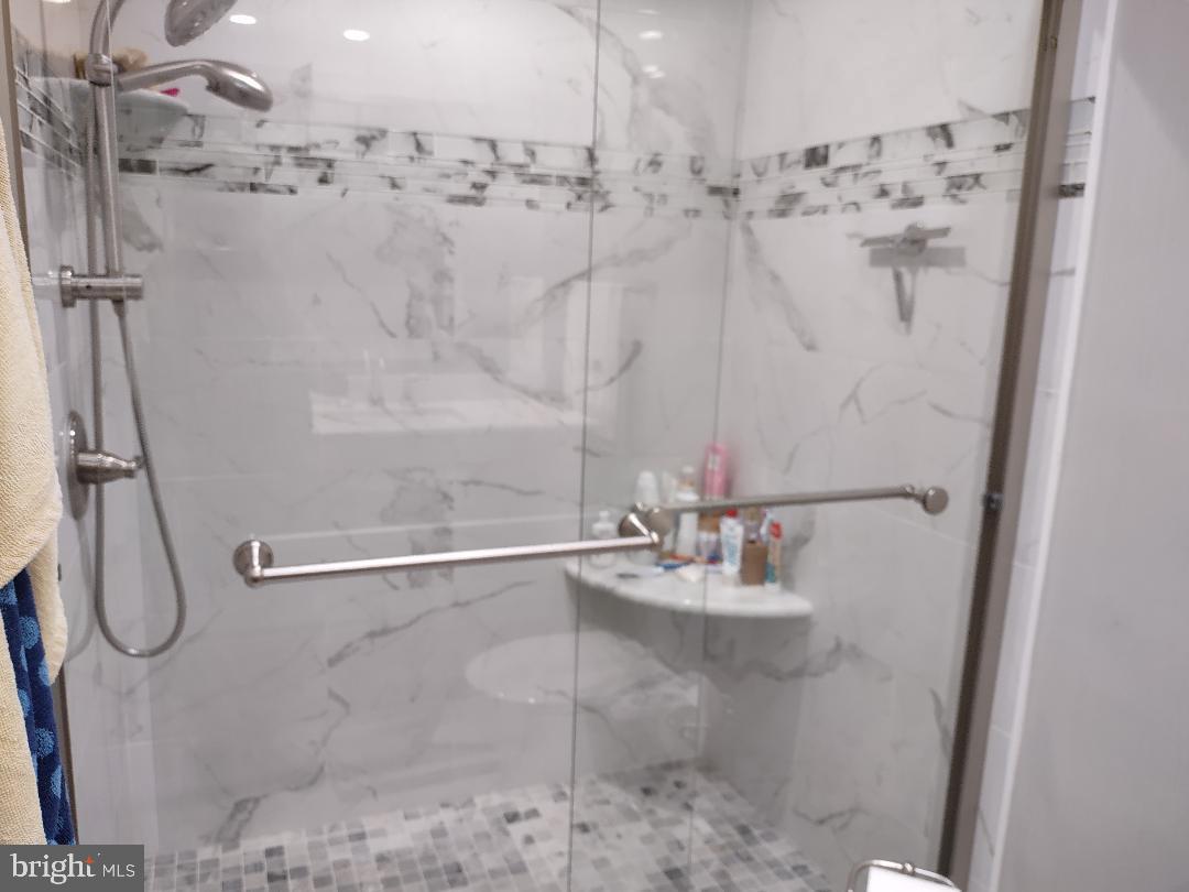 8517 Algon Avenue Philadelphia, PA 19152 - Photo 19 of 26 Hall Full Bath