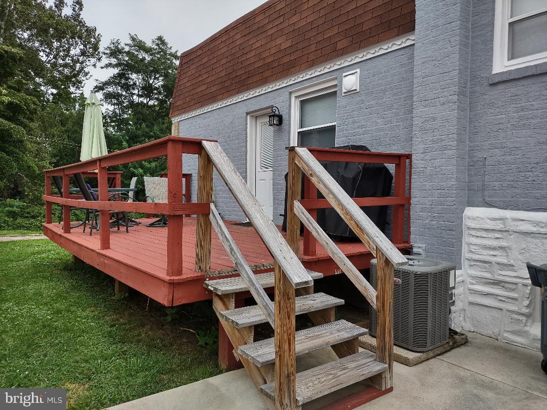 8517 Algon Avenue Philadelphia, PA 19152 - Photo 5 of 26 Side-Rear