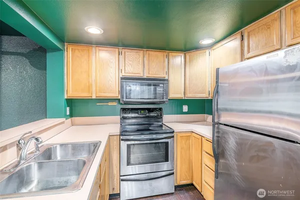 $165,000 | 110 Southwest 116th Street, Unit A13, Seattle, WA 98146