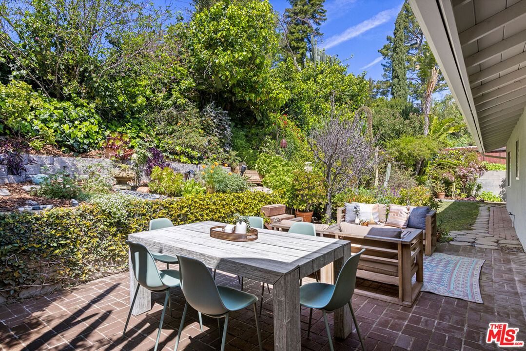 2015 Panamint Drive Los Angeles, CA 90065 - Photo 21 of 29 an outdoor space with furniture
