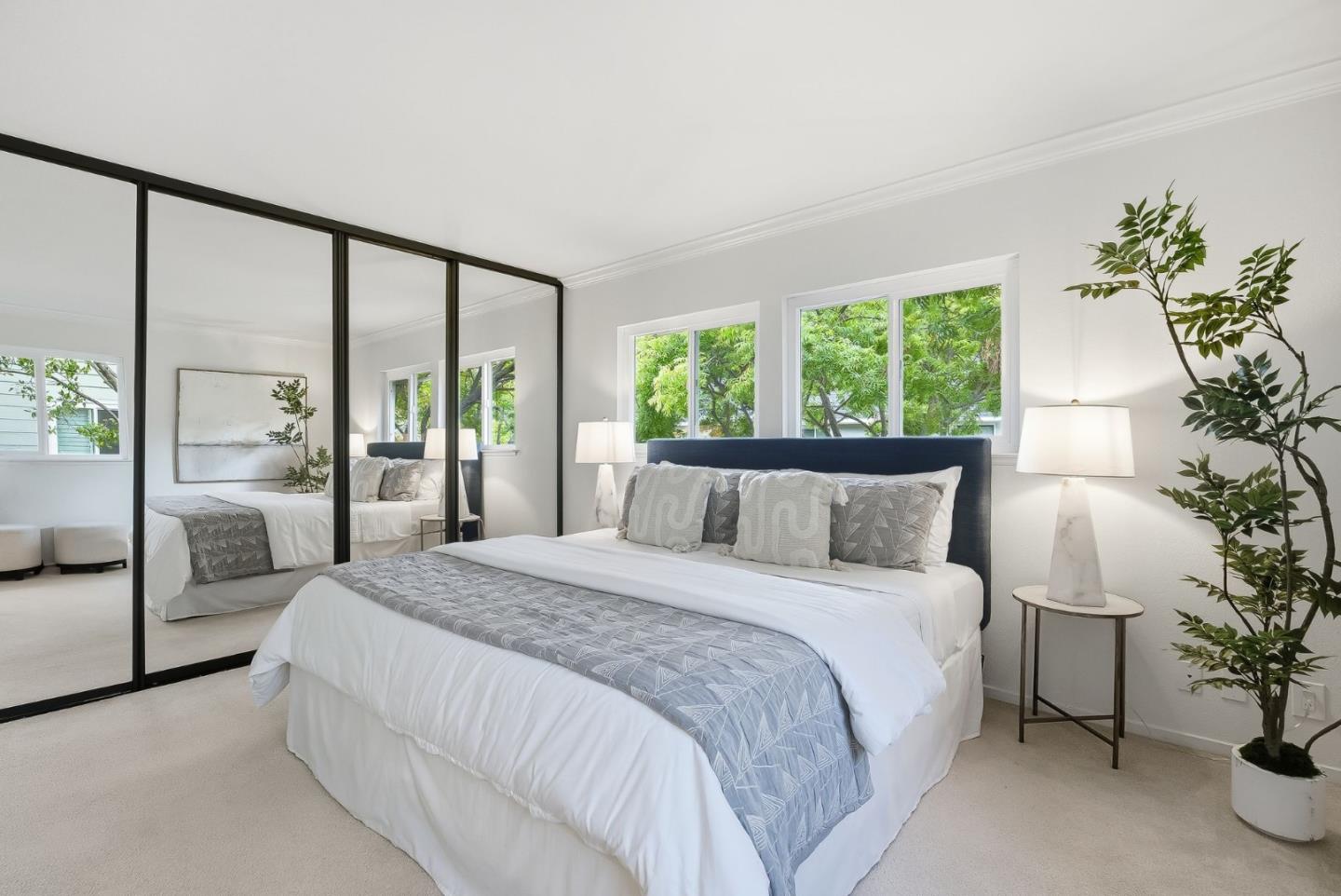181 Ada Avenue, Unit 29 Mountain View, CA 94043 - Photo 12 of 30 a bedroom with a large bed and a potted plant
