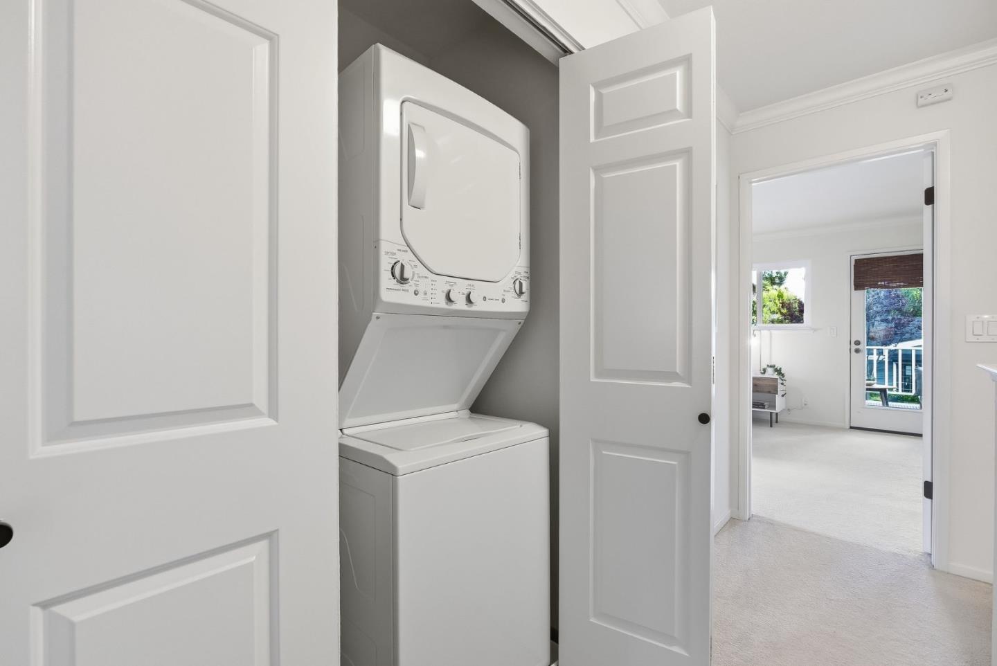 181 Ada Avenue, Unit 29 Mountain View, CA 94043 - Photo 23 of 30 a utility room with dryer and washer