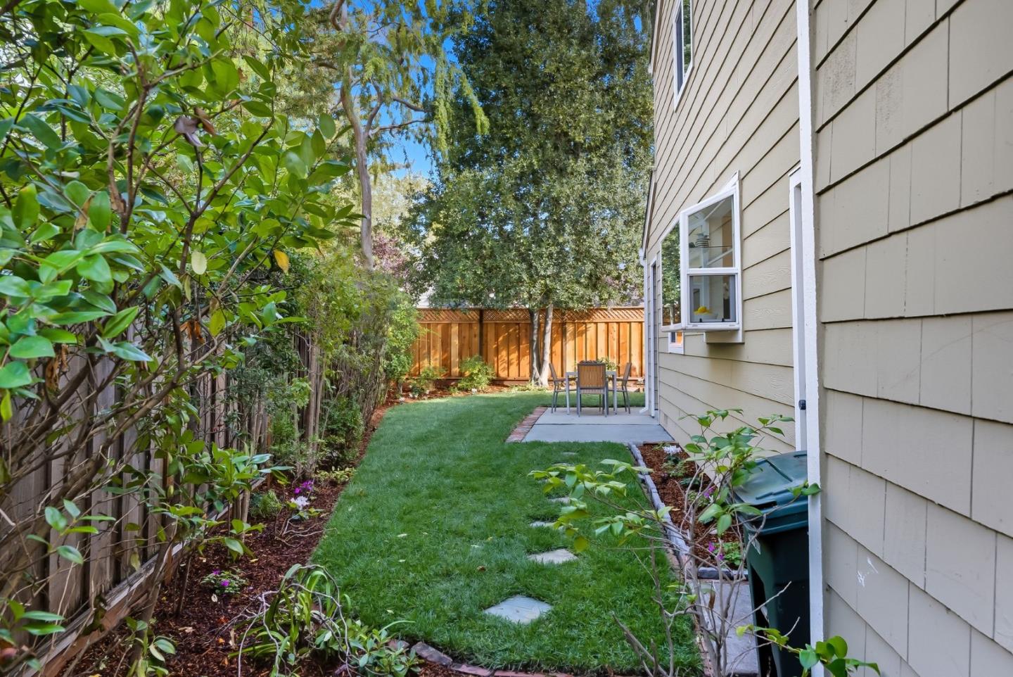 181 Ada Avenue, Unit 29 Mountain View, CA 94043 - Photo 26 of 30 a view of yard with seating space