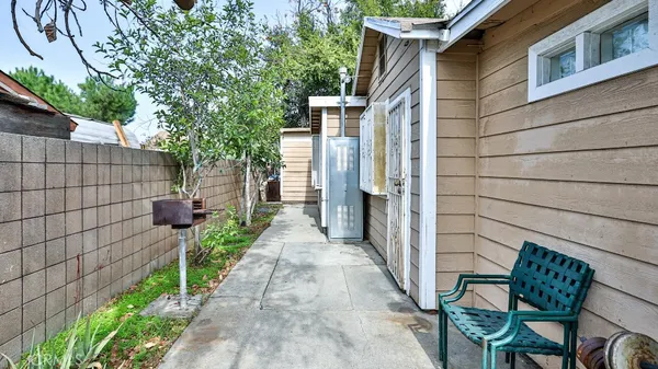 a view of a house with a street view
