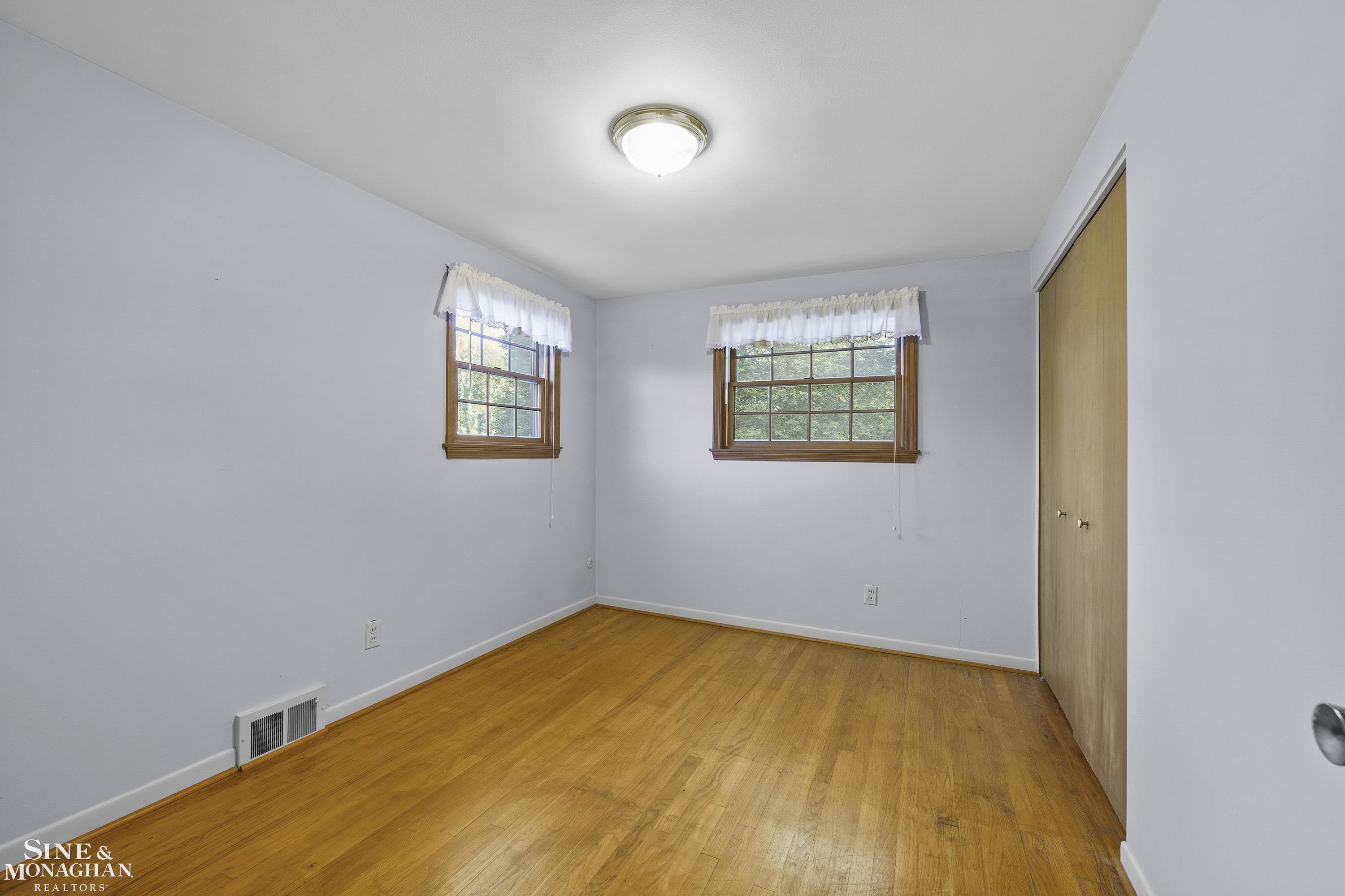 581 North Rosedale Court Grosse Pointe, MI 48236 - Photo 16 of 37 50155825-9fff6a5e-4a1f-4b1f-a8f0-03b2db0421f4.JPG
