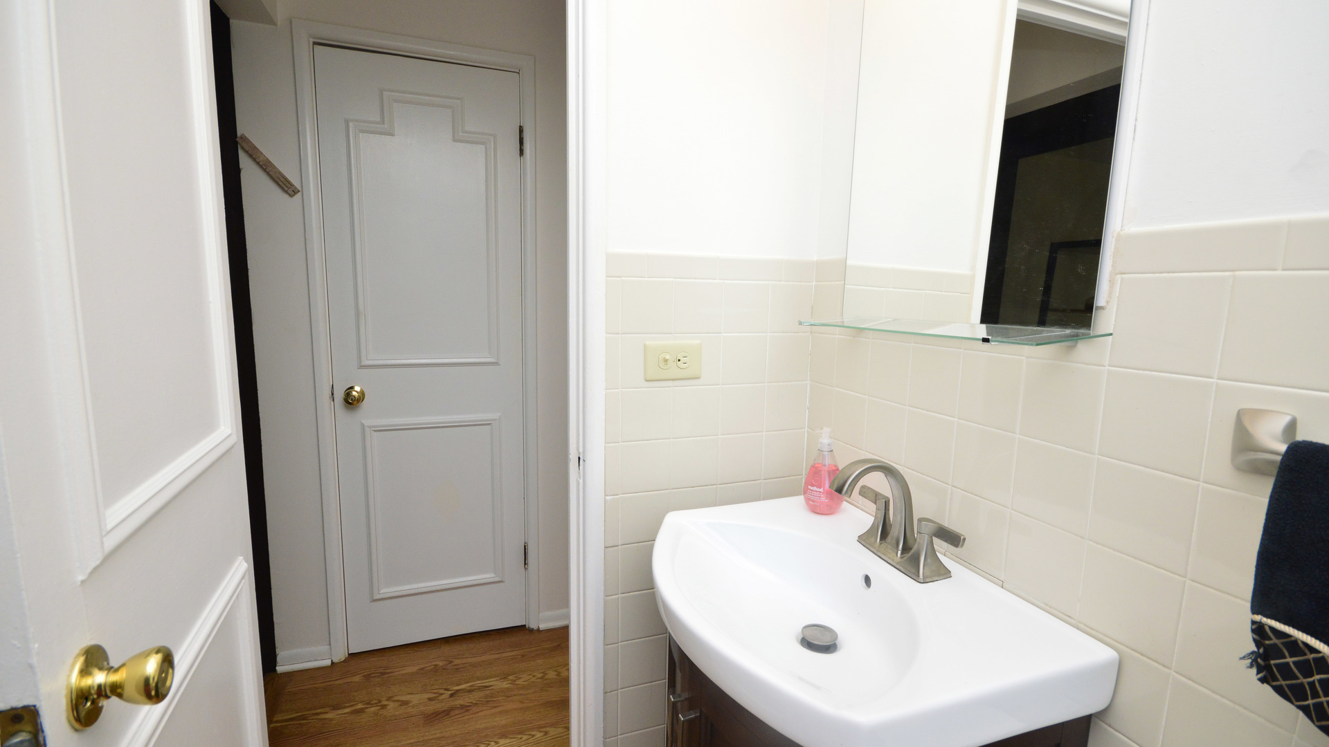 1809 Winnetka Road Northfield, IL 60093 - Photo 20 of 27 a bathroom with a sink and a mirror