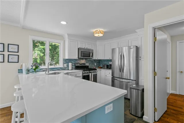 $2,950 | 59 Berkley Avenue, Portsmouth, RI 02871