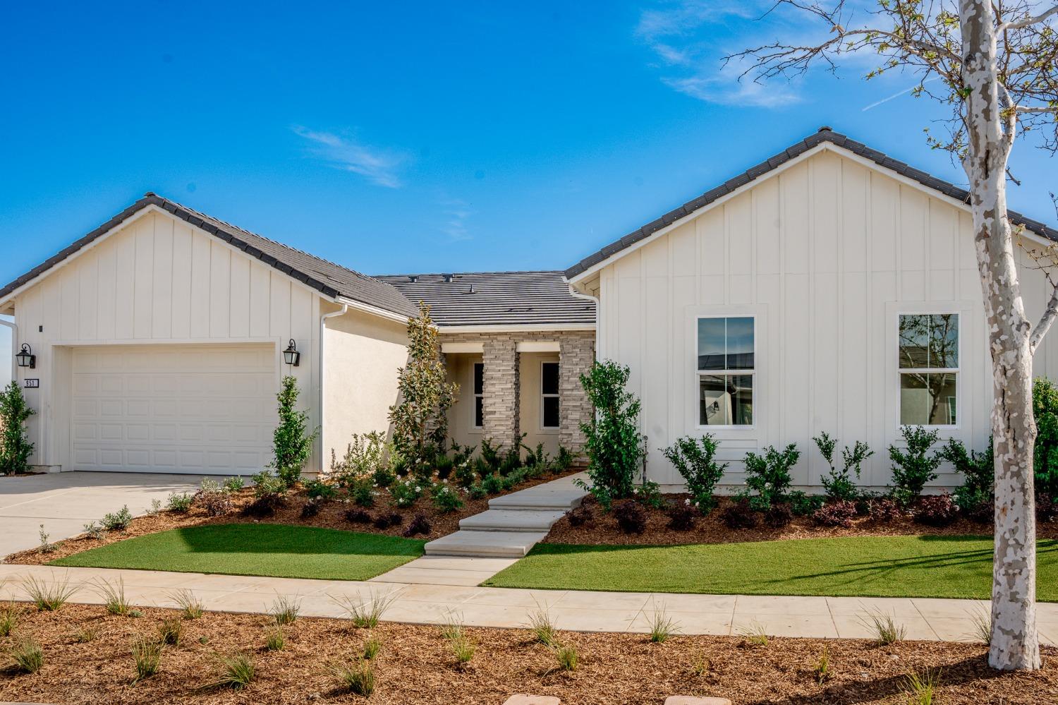 951 Beaver Pond Loop Madera, CA 93636 - Photo 3 of 48 Gallery Image 3